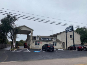 Отель Cedar Creek Inn  Бертрам